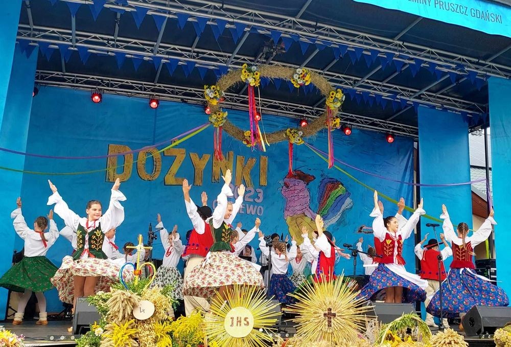 Zespół Jagódki podczas występu na Dożynkach gminnych gminy Pruszcz Gdański